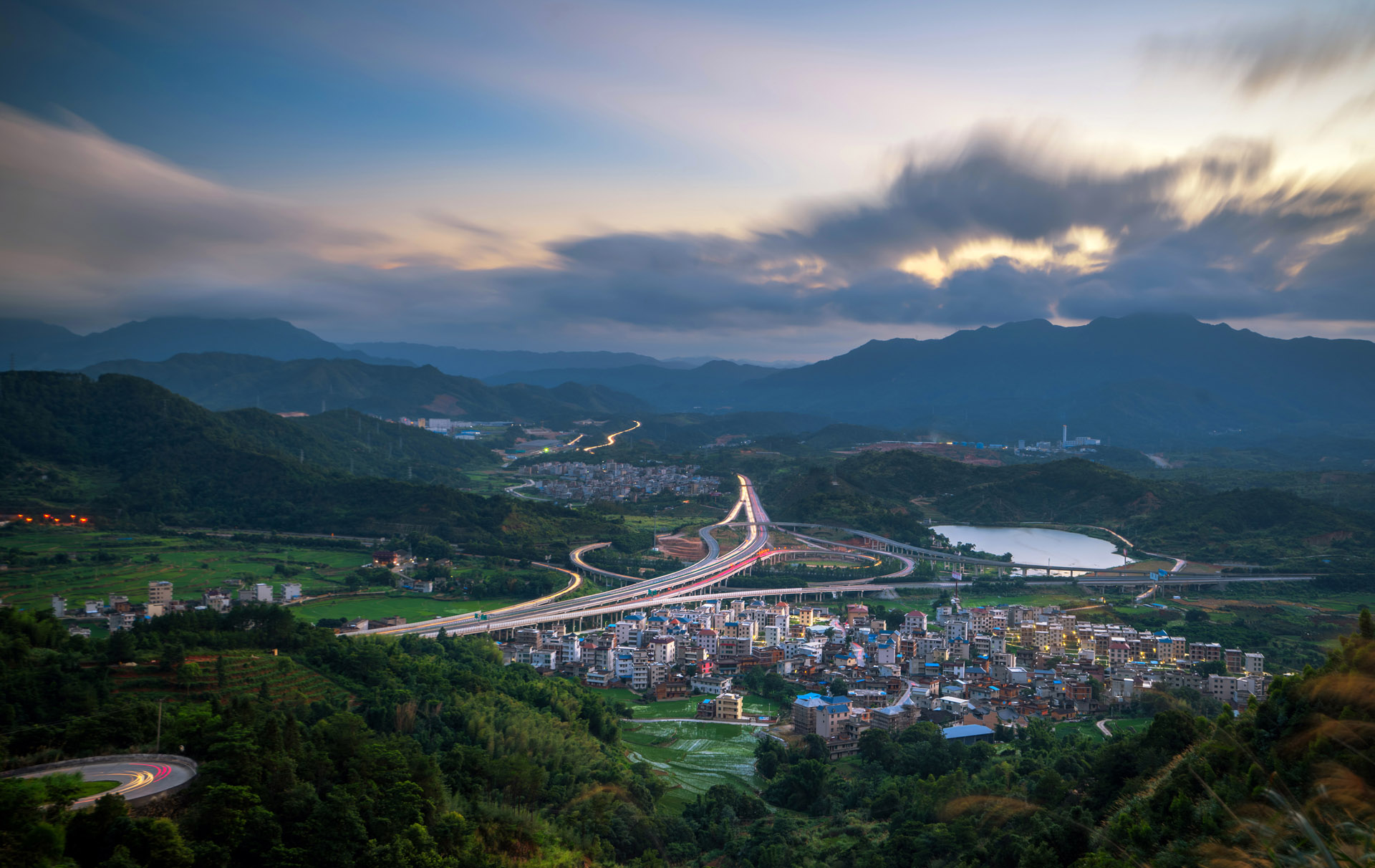 新时代乡村,摄于2018,7,14,福建省连江县祠台村,时代乡村道路通环城