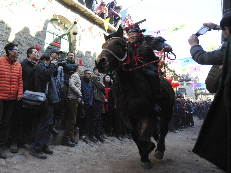 闹社火,跑马排