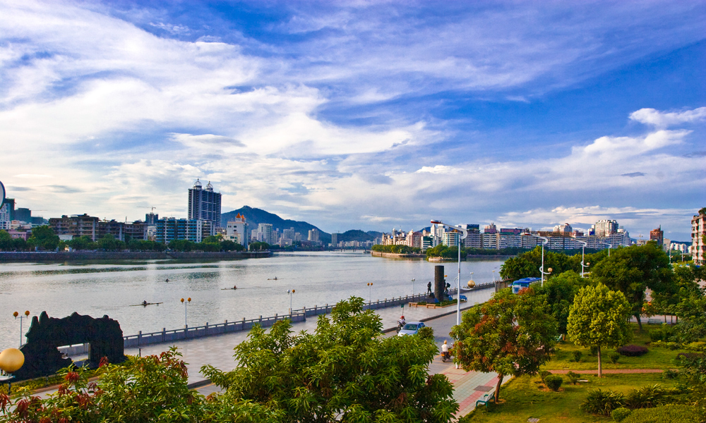 摄于韶关市北江广场.