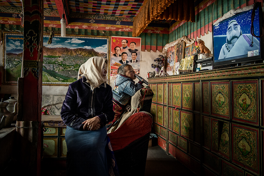 6.3拍于西藏安多藏民家.