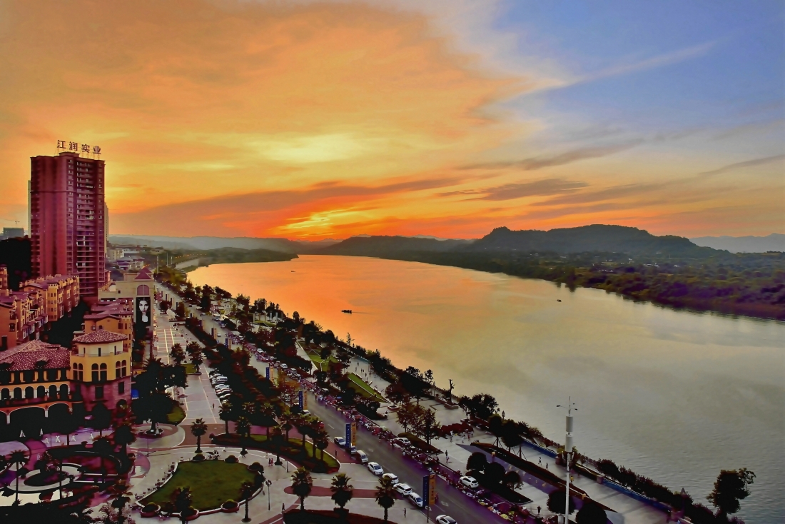 (江城霞光),2015,08,03,重庆市合川区刘忠华摄于合川嘉滨路,电话