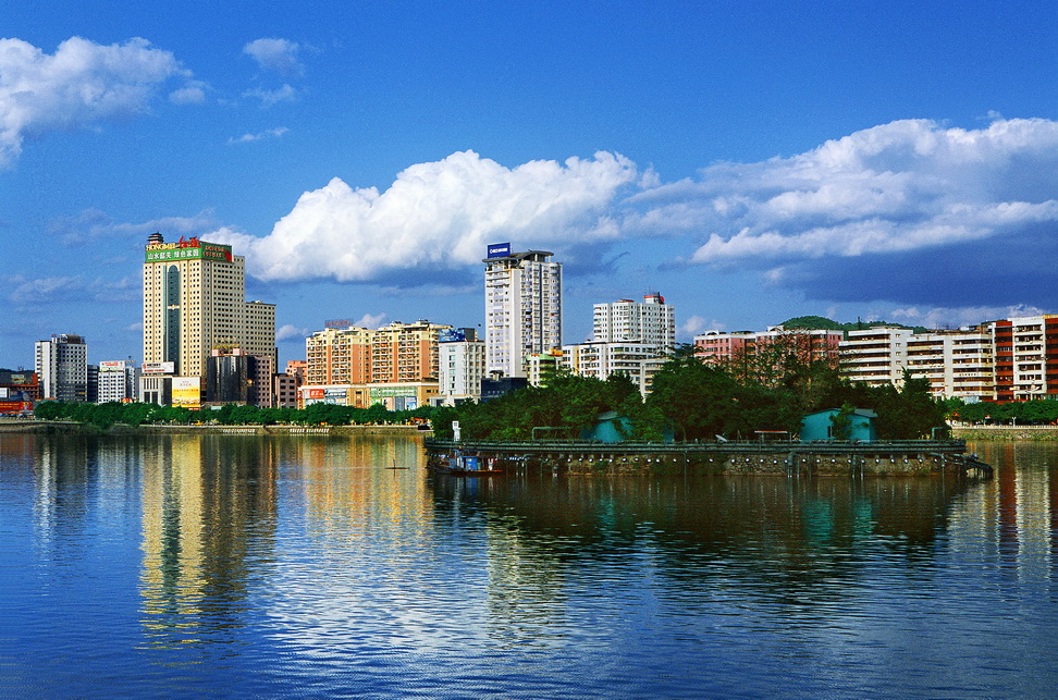 韶关市洲心岛通天塔 组照1 摄于韶关市区2010.6.23