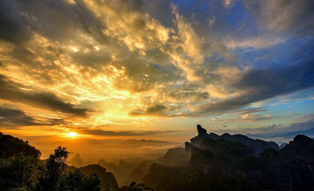 丹霞日出