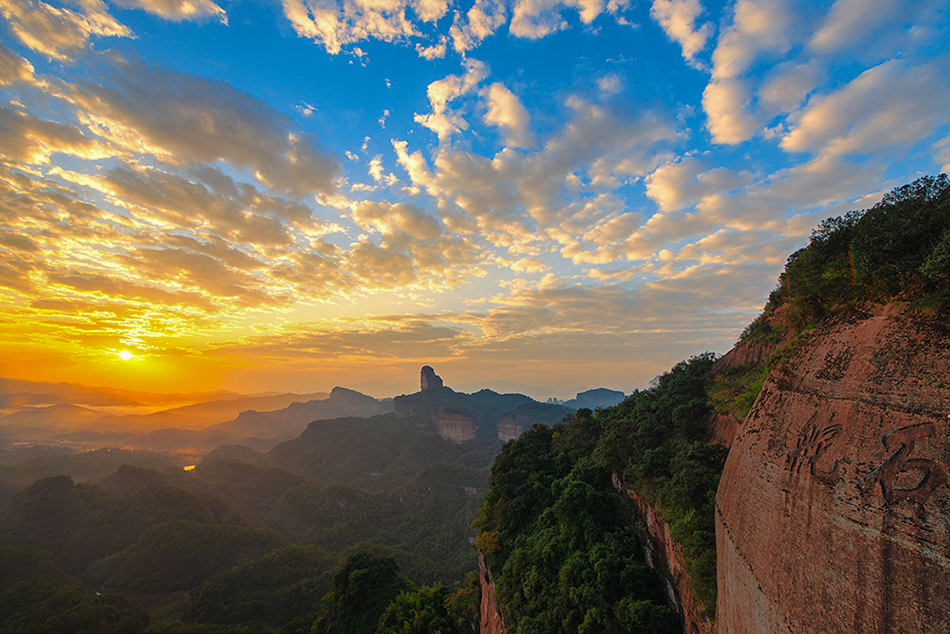 《舵石观日》摄影 罗兆祥-"丹霞山杯"第二届"善美韶关"全国摄影大展