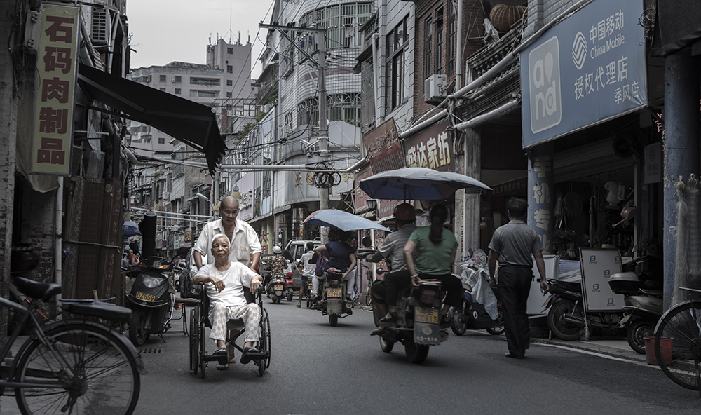 《逛街》-高帆杯"行走中国"全国摄影大展投稿区-大众摄影网