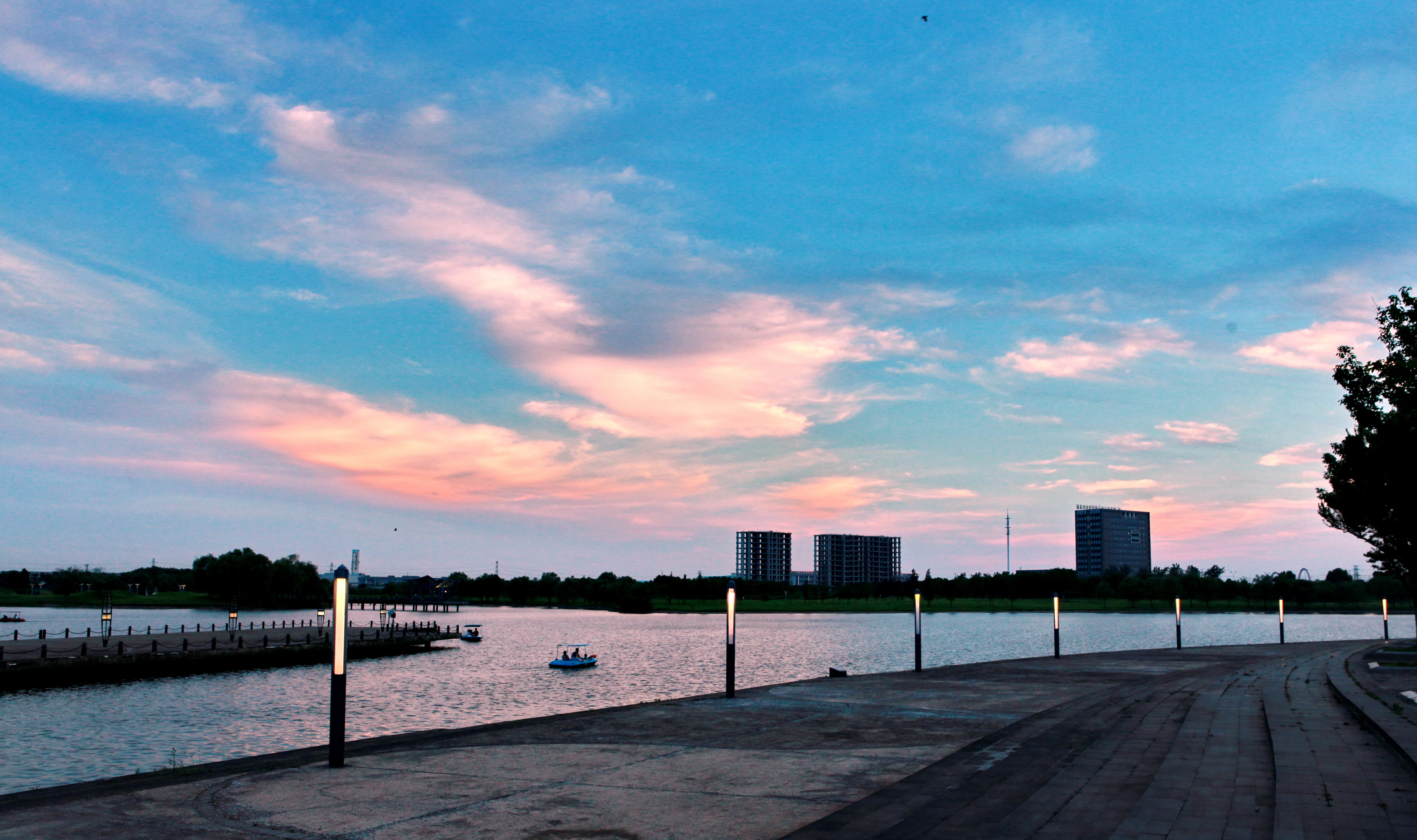 作者 宋小平 摄于2018年6月26日 地点 马鞍山节庆广场 傍晚的晚霞