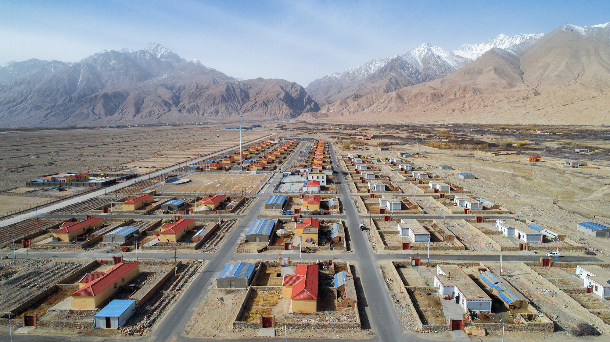 昆仑山下新家园-"我和我的祖国"摄影类征稿区-大众摄影网 -