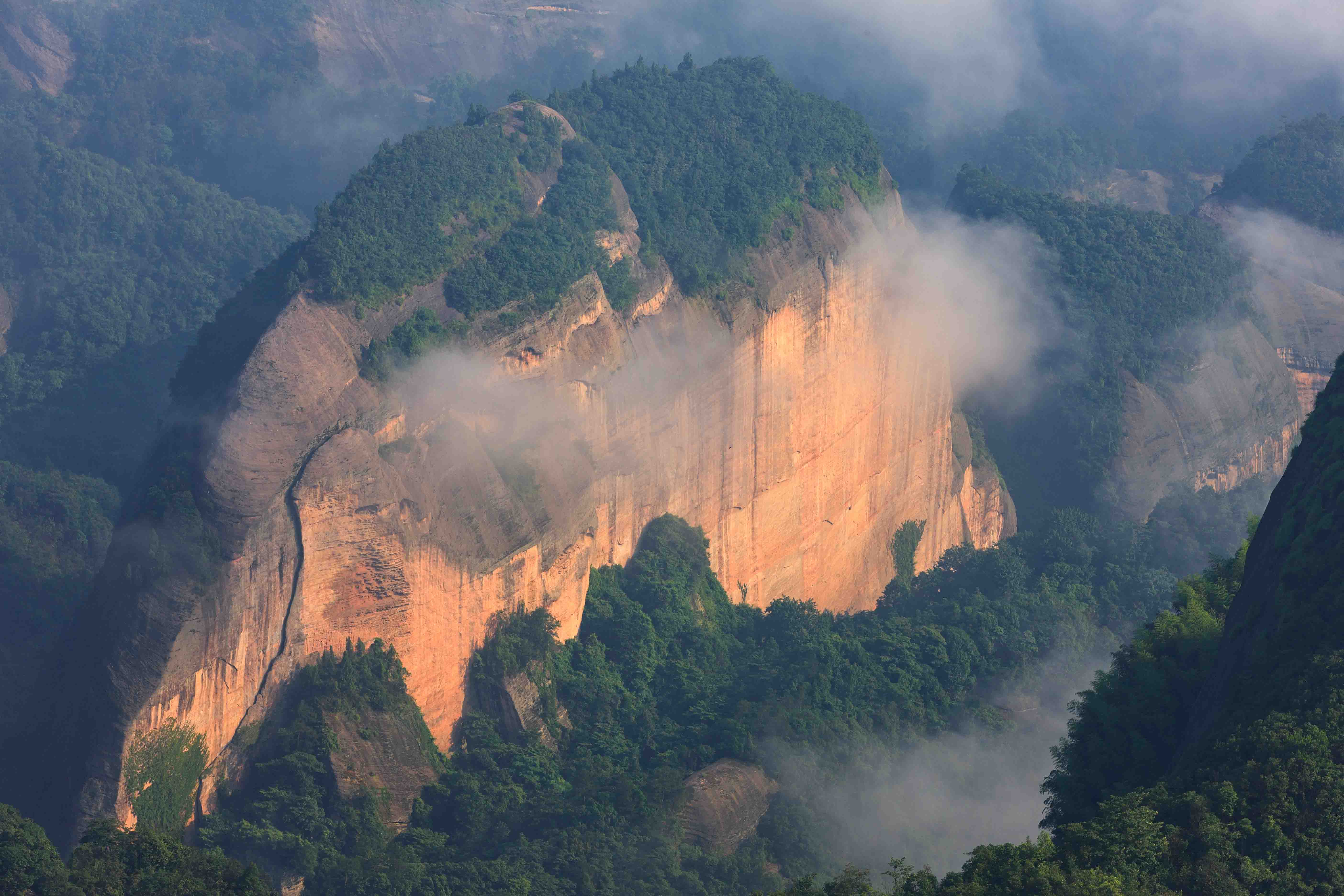 青峰赤壁丹霞魂