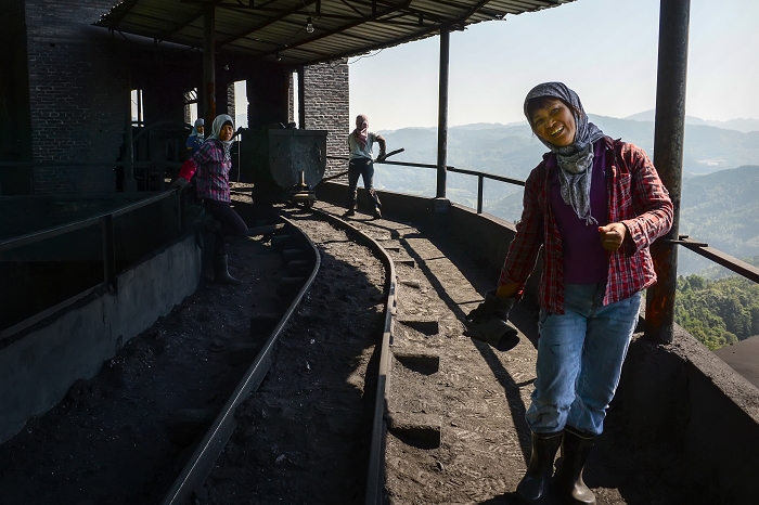 矿山女汉子(组1-8)
