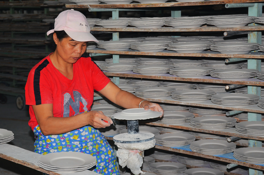 《陶瓷厂女工》