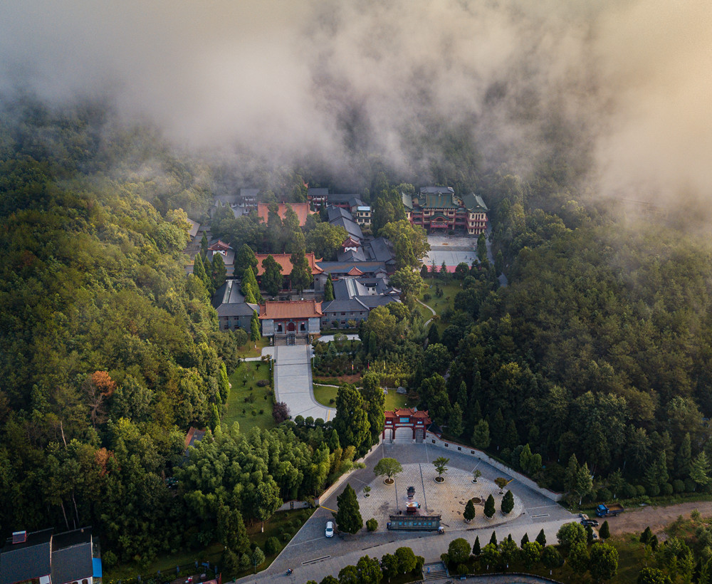 《宝峰寺全景》