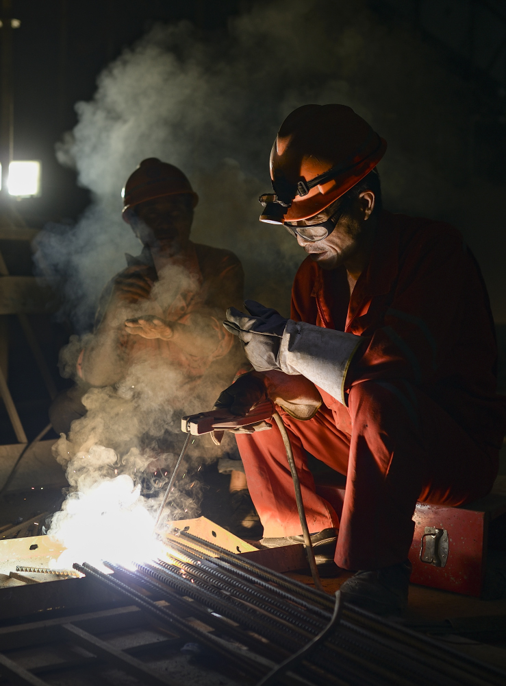 《最美电焊工》