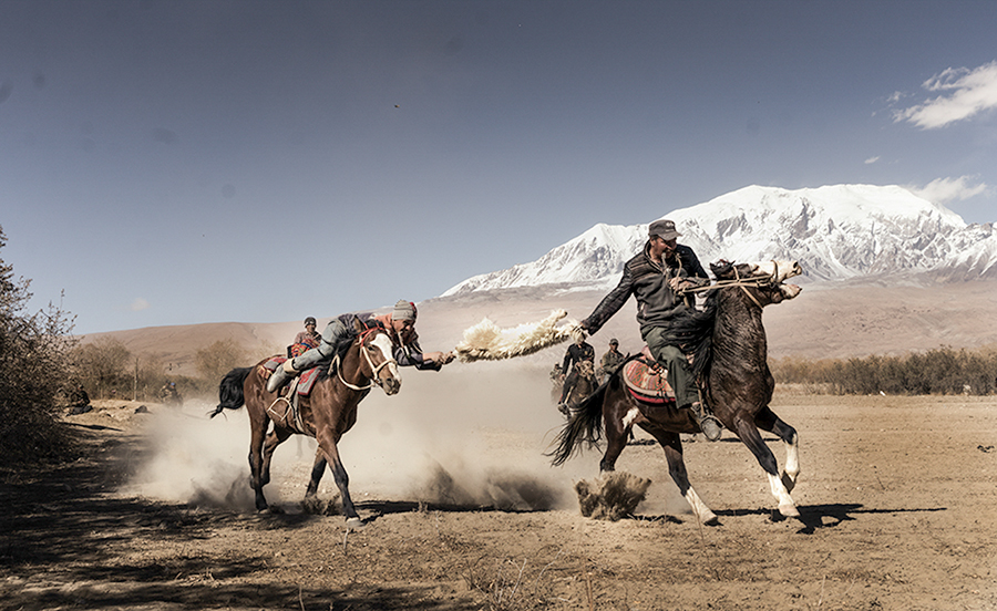 塔吉克族叼羊组照