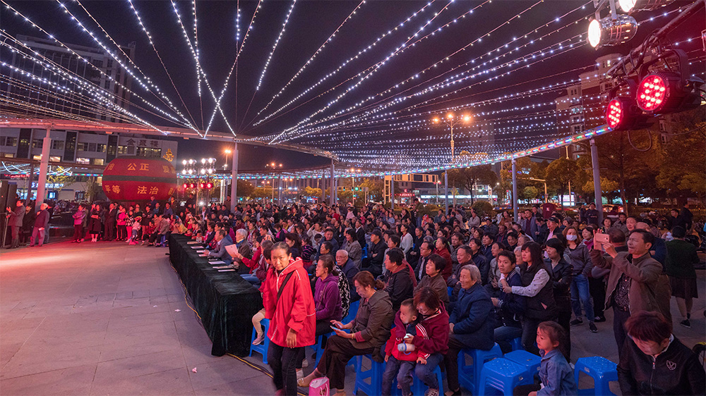 2018年10月14日摄于扬州望月路广场