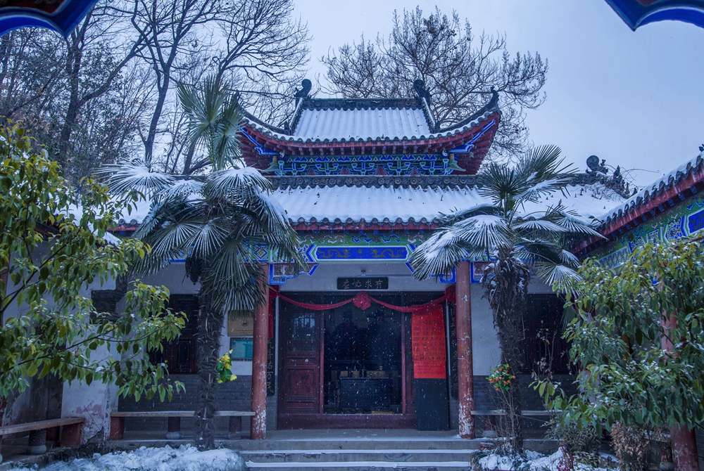 组照:雪落无声石庙静