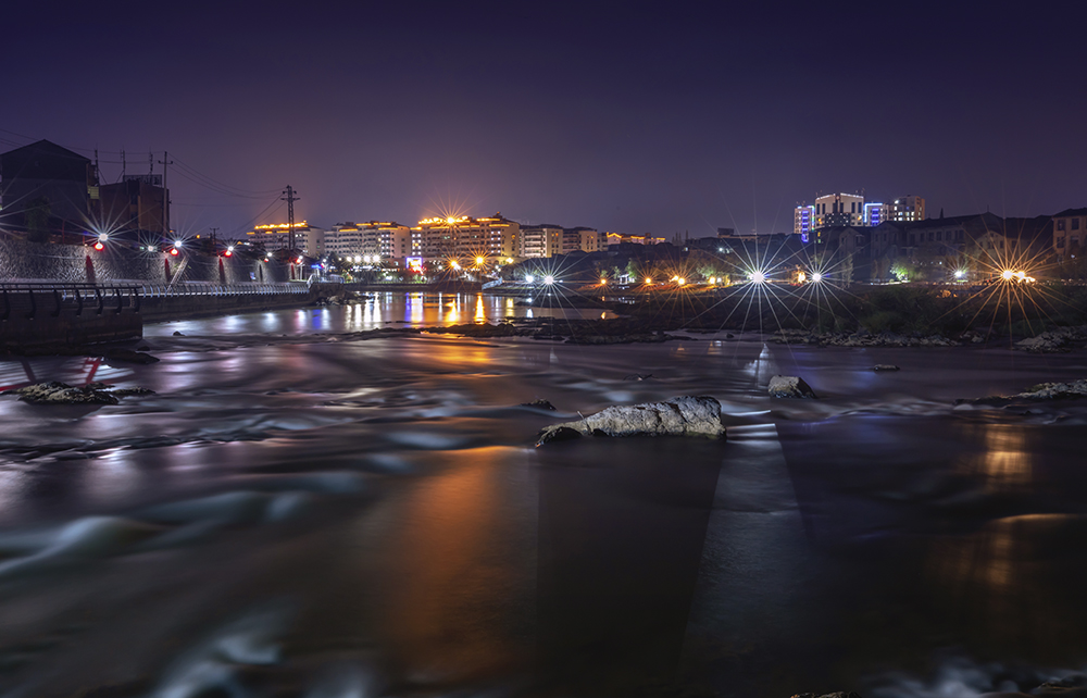 《滨江之夜》2017年9月26日摄于浦城南浦溪亲水漫道.jpg