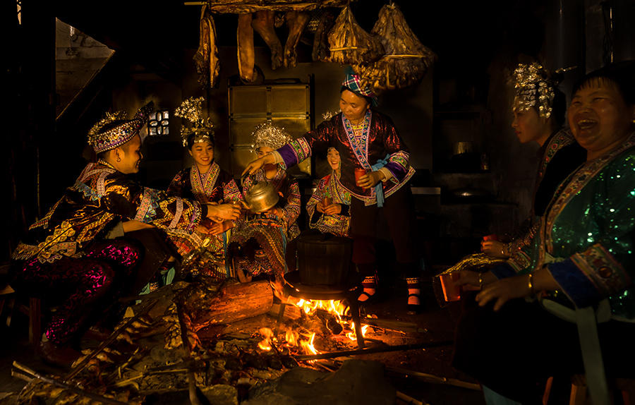 苗家火塘欢乐多组照