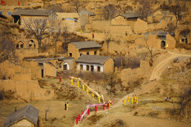 1 我们三次来到山西省万荣县北涧沟村,被这个烟雨空蒙的黄土高原上的