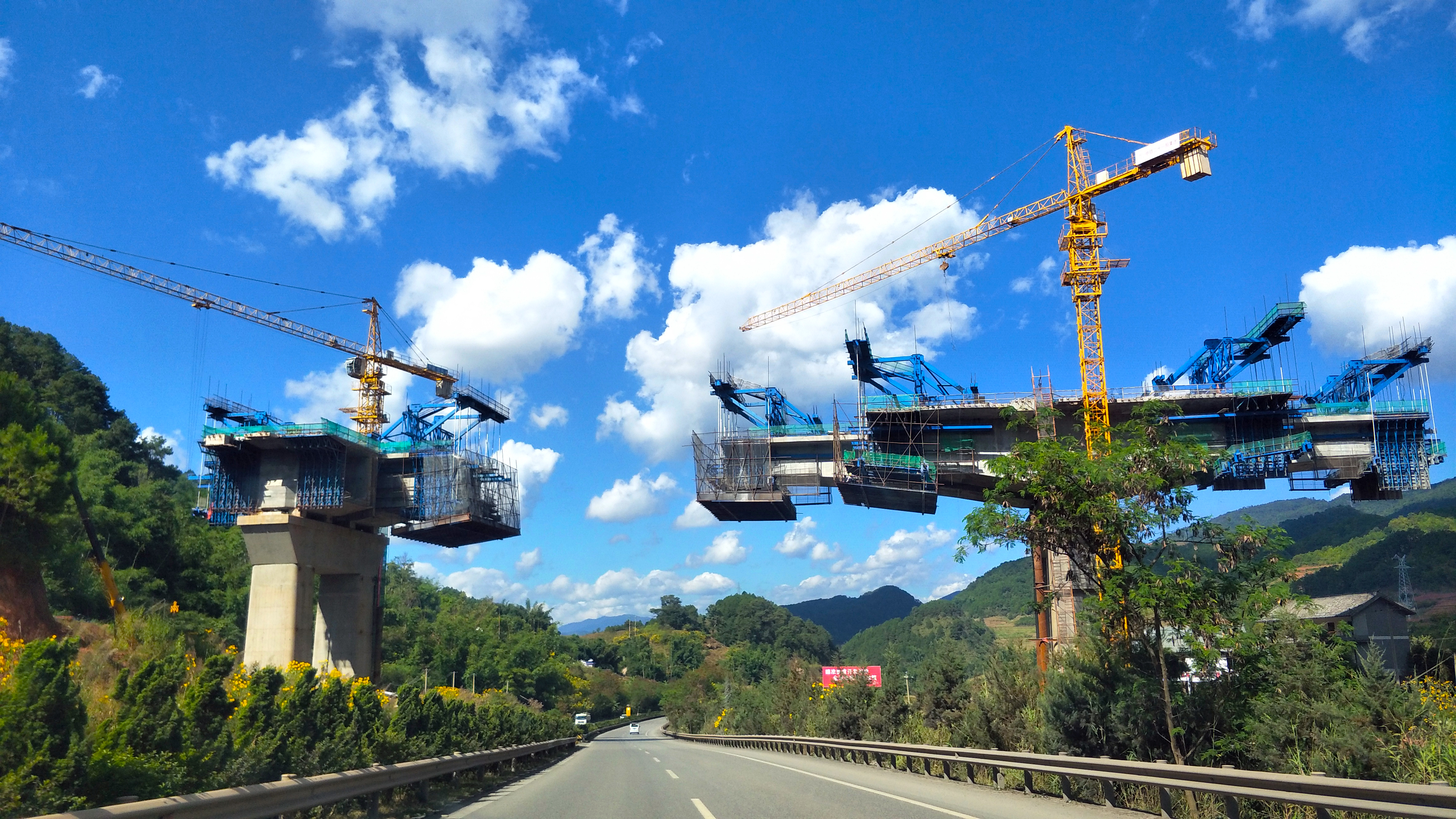 玉磨铁路加紧建设