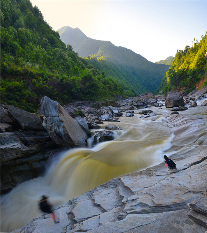 发源于秦岭主峰太白山的汉江支流之一洋县金水的金水大峡谷壮美山水.