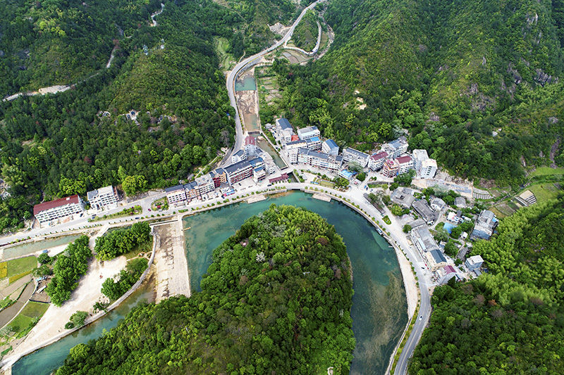 《青山绿水之岩上村》组照