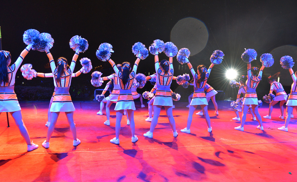 《快乐天使》组照4张