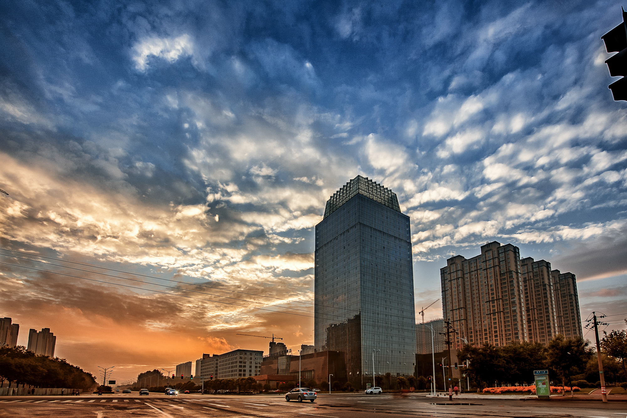 6.23摄于河南省济源市.图为豪生酒店附近的场景.