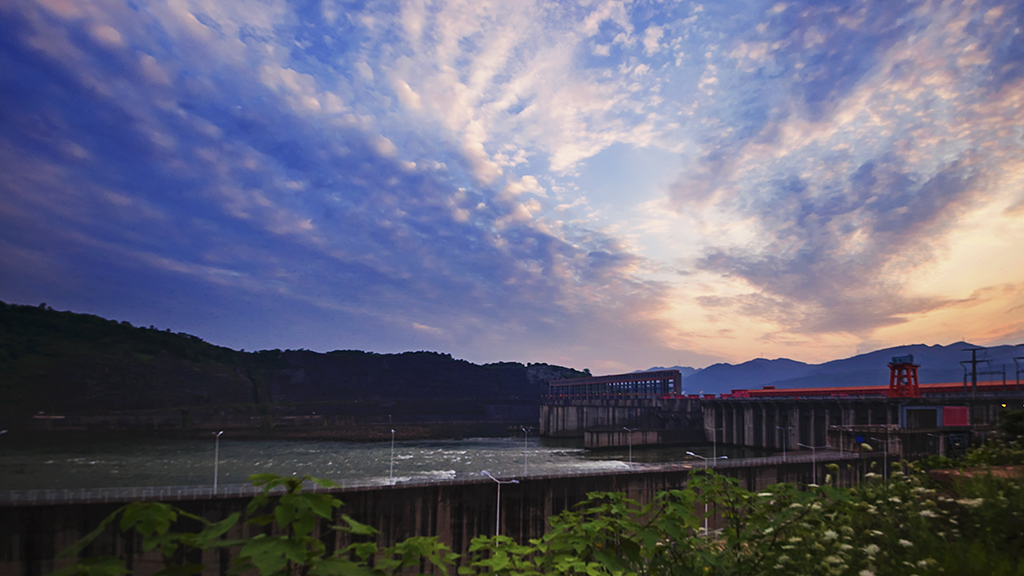 b3a1170坝顶霞红(2017-06-02合川草街电站).jpg