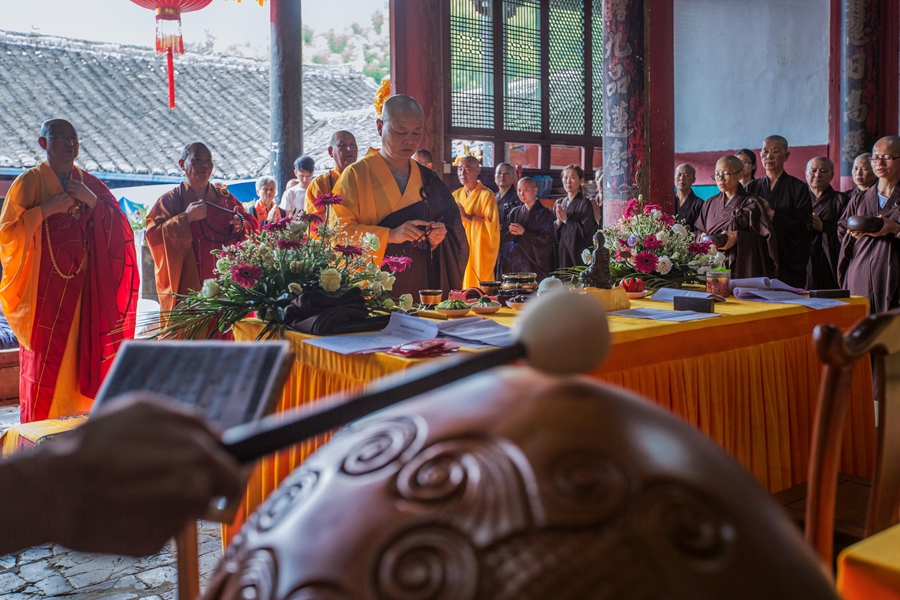 宝福寺剃度法会(组照)