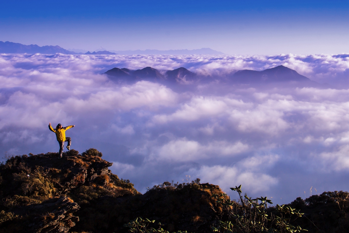 《山高人为峰》
