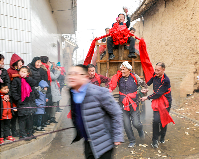 2019年2月18日拍摄于山西省运城市稷山县西里村,人拉鼓车,盛行于明朝