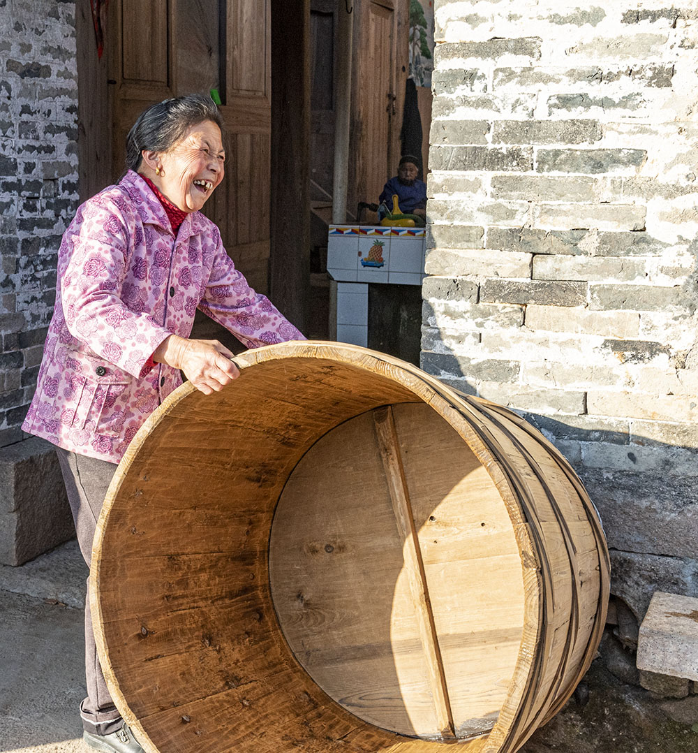 04,摄于政和县杨源乡洞宫村,在禾坪自然村里村民家中都有这大木桶,是