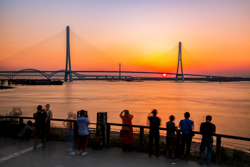 拍摄地点:河西鱼嘴湿地公园. 长江是我国的母亲河,南京长江建业段原 .