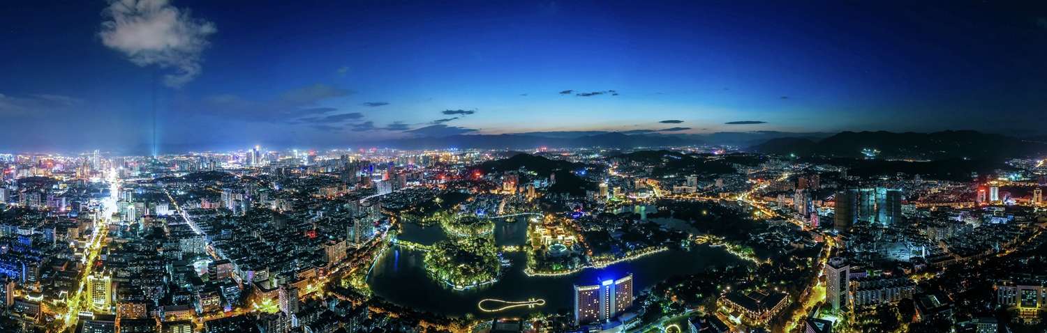 《西湖夜景》—— 2018年10月摄于福建福州西湖.jpg