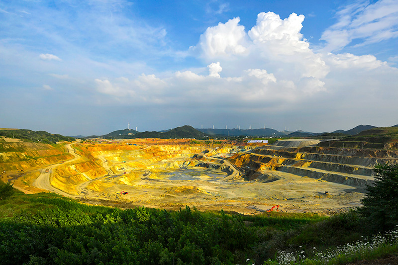 《清洁能源与矿山开发并存》