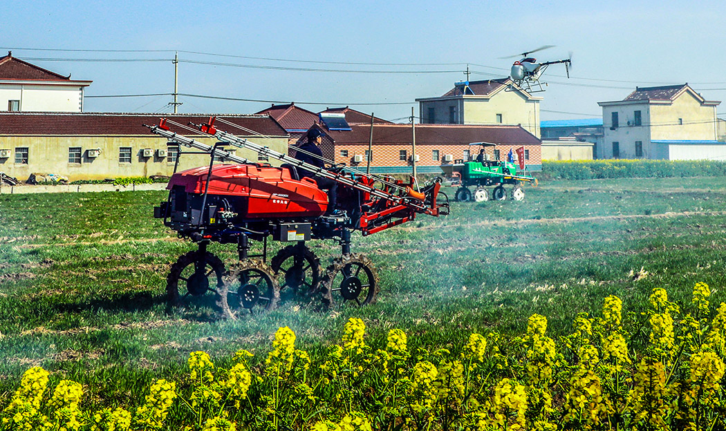 组照 农民劳作70年 看今农村全程机械化