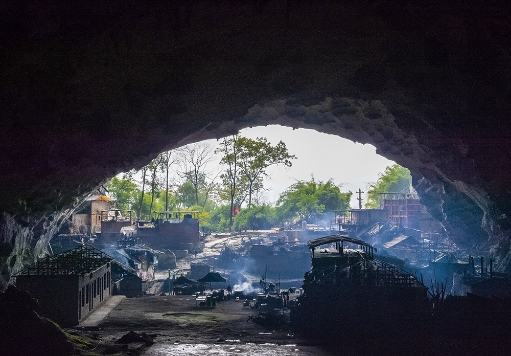 《探访贵州中洞苗寨——今日穴居人家》 组照(1～8)
