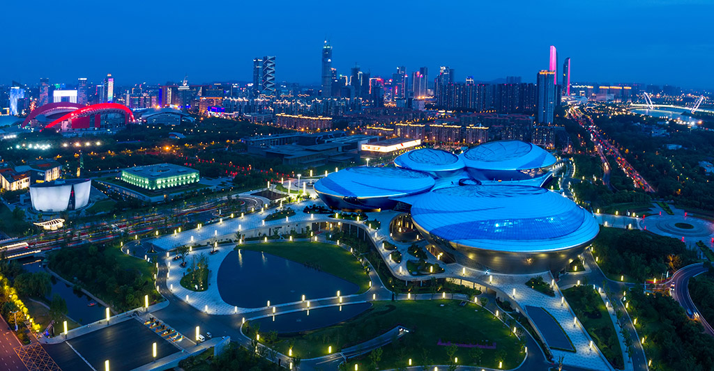 金陵之钧----拍摄于2017年5月---摄于南京建邺区新城,江苏大剧院是