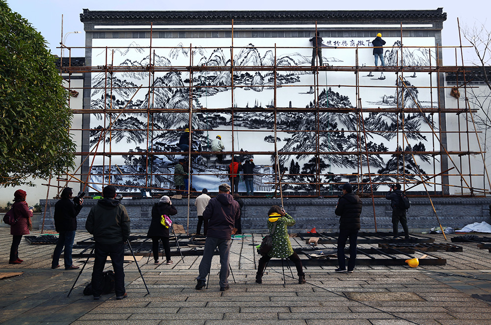 2017年1月1日,巨幅铁画《天下徽商·兴于鸠兹》在安徽省芜湖鸠兹古镇