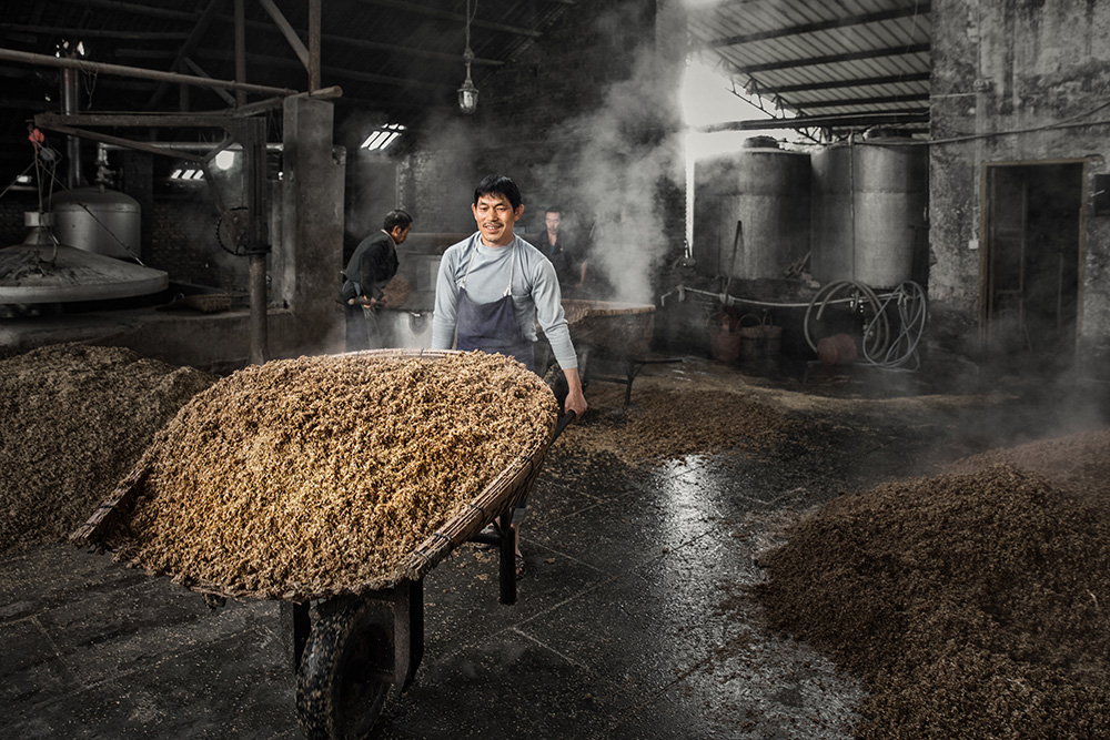 《土法酿酒》组图