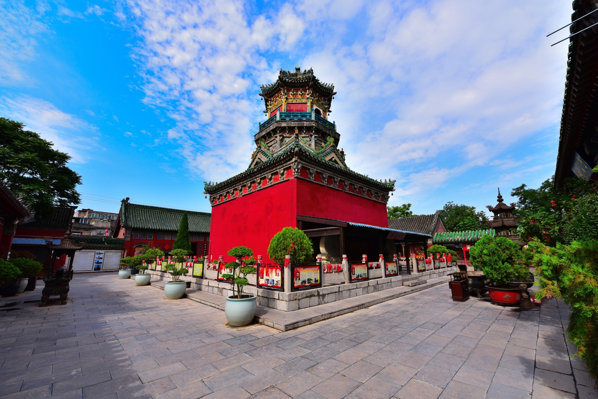 《蓝天白云 开封延庆观》