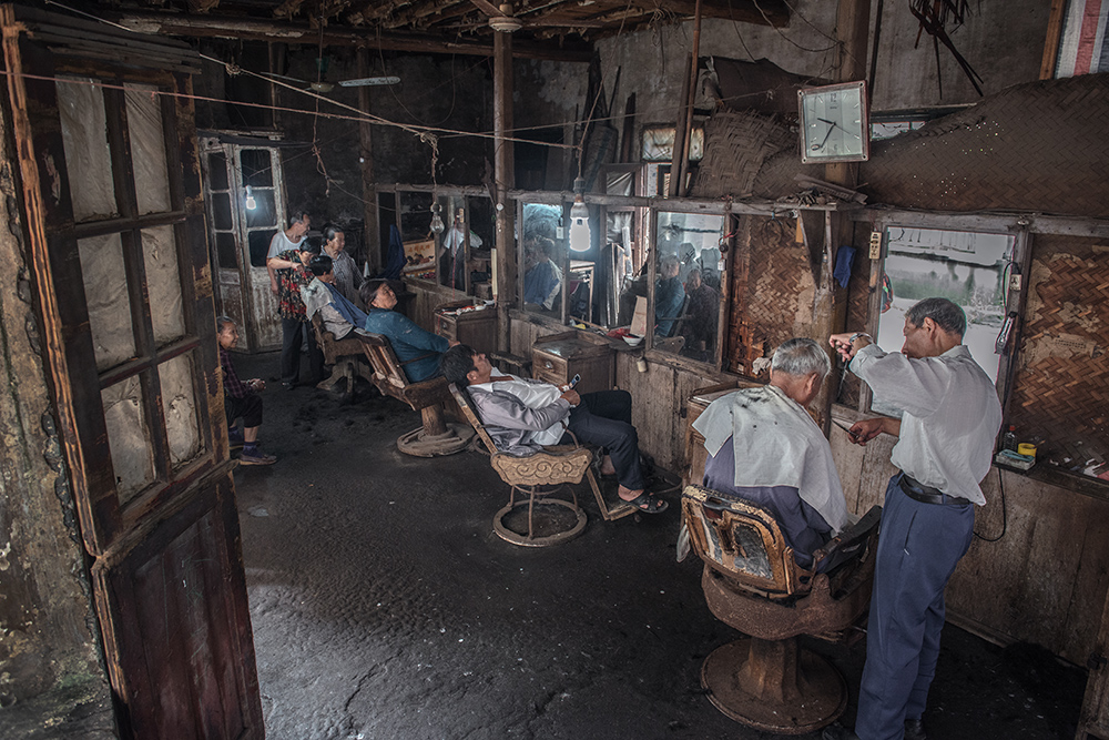 组照《古镇理发铺》