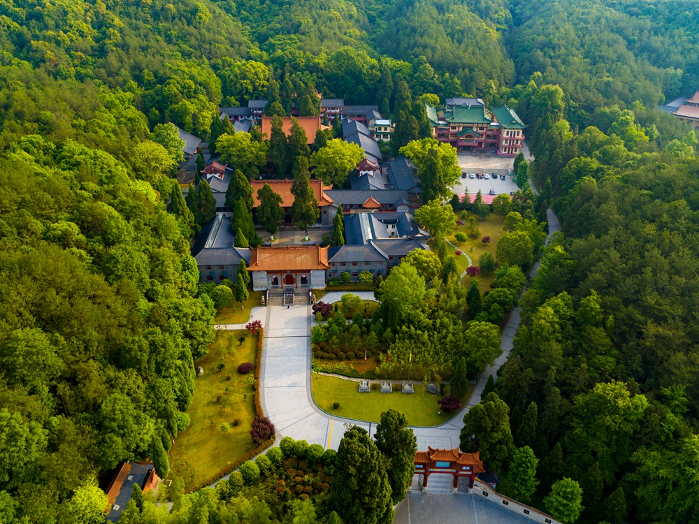 《鸟瞰宝峰寺》