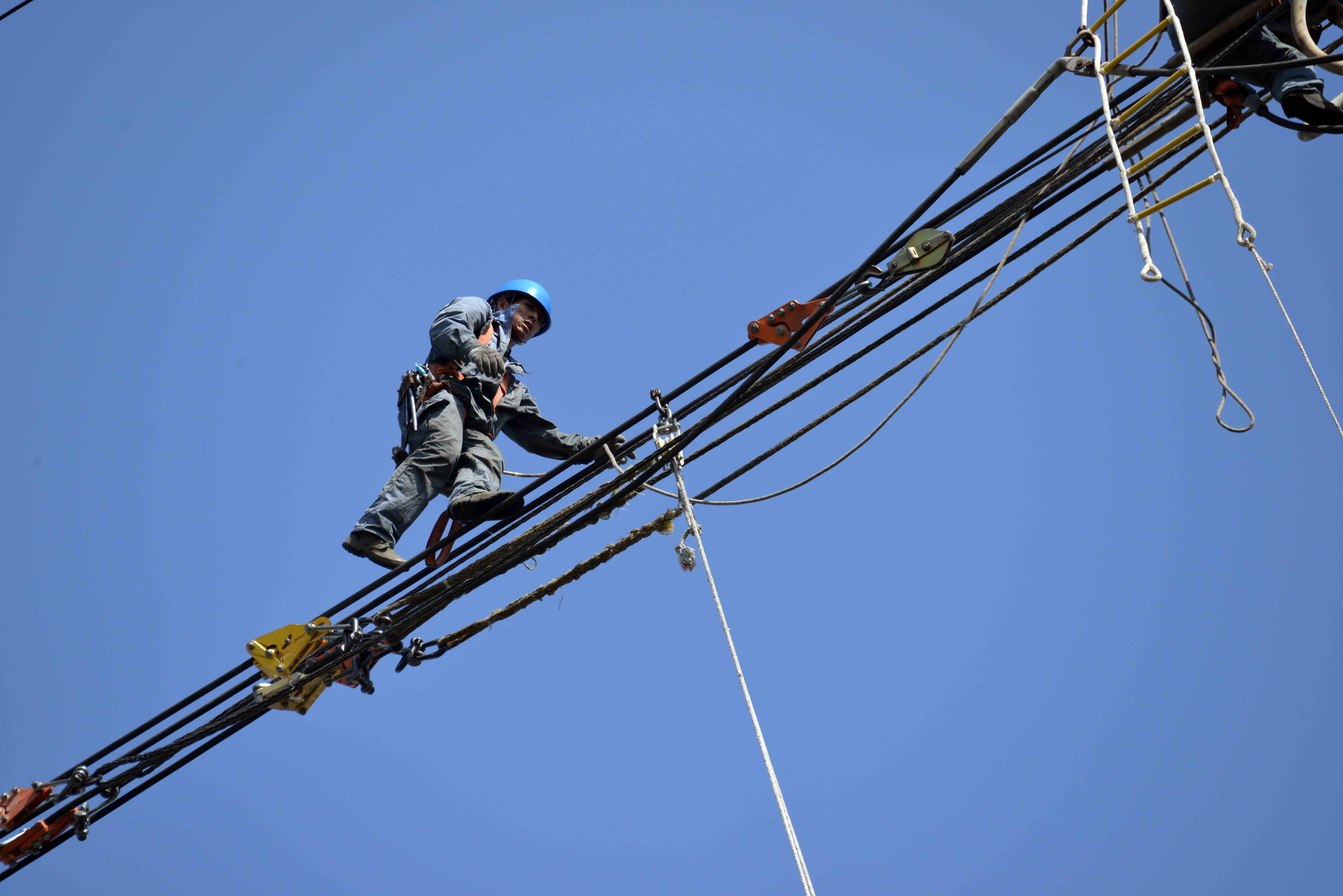 《如履平川》之四 2019年5月24日摄于上海市宝山区500kv超高压检修