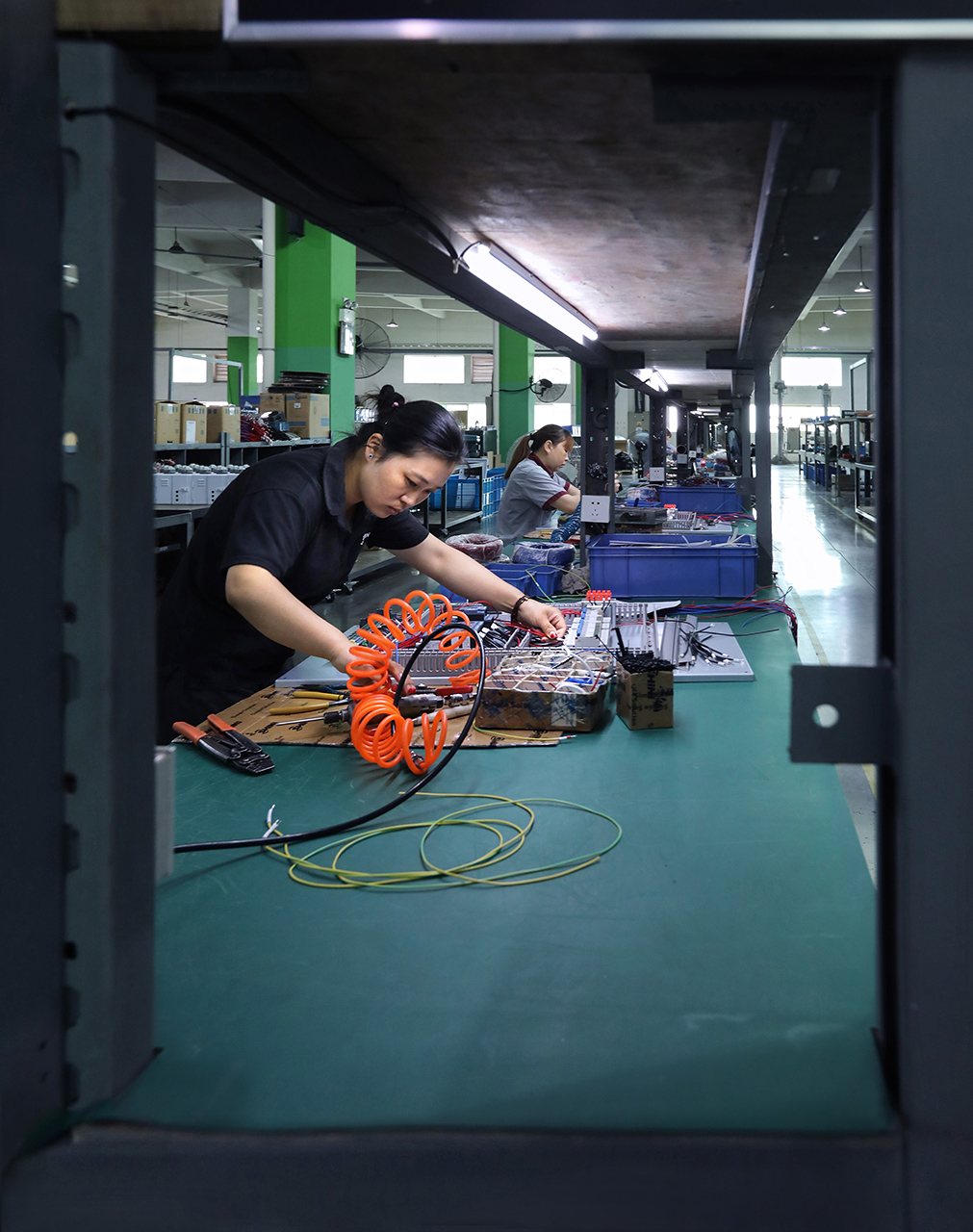 工作着是美丽的—车间女工剪影