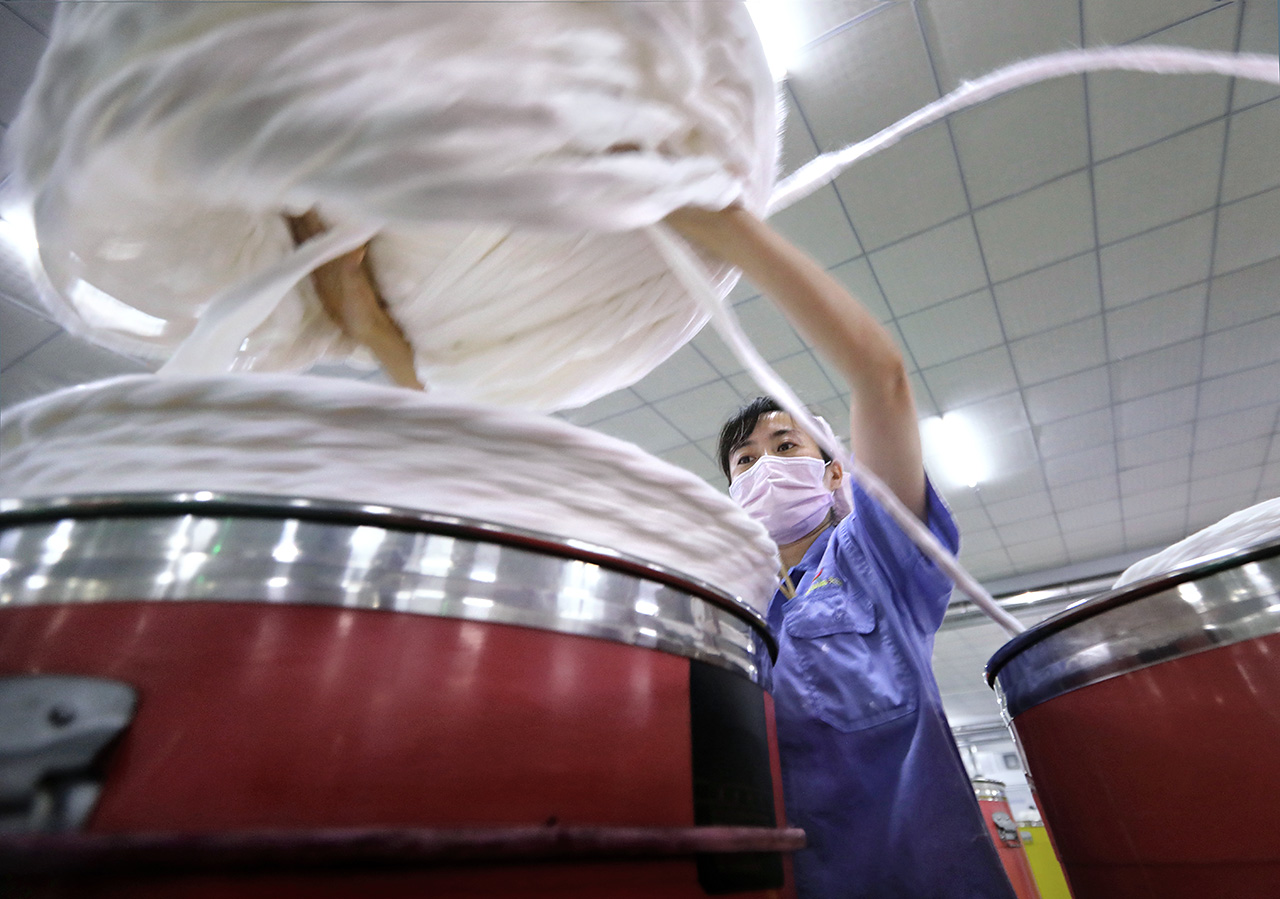 工作着是美丽的—车间女工剪影