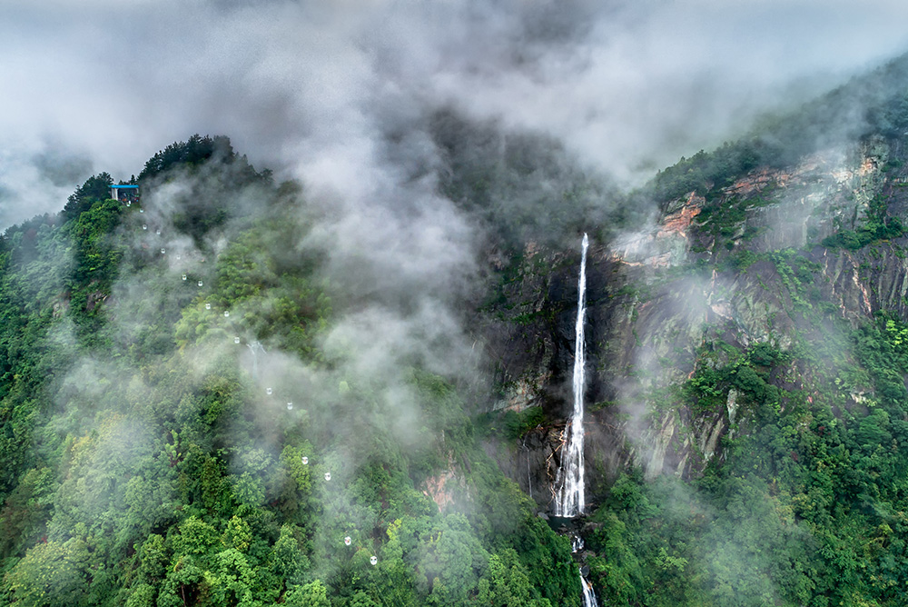 庐山香炉峰瀑布.