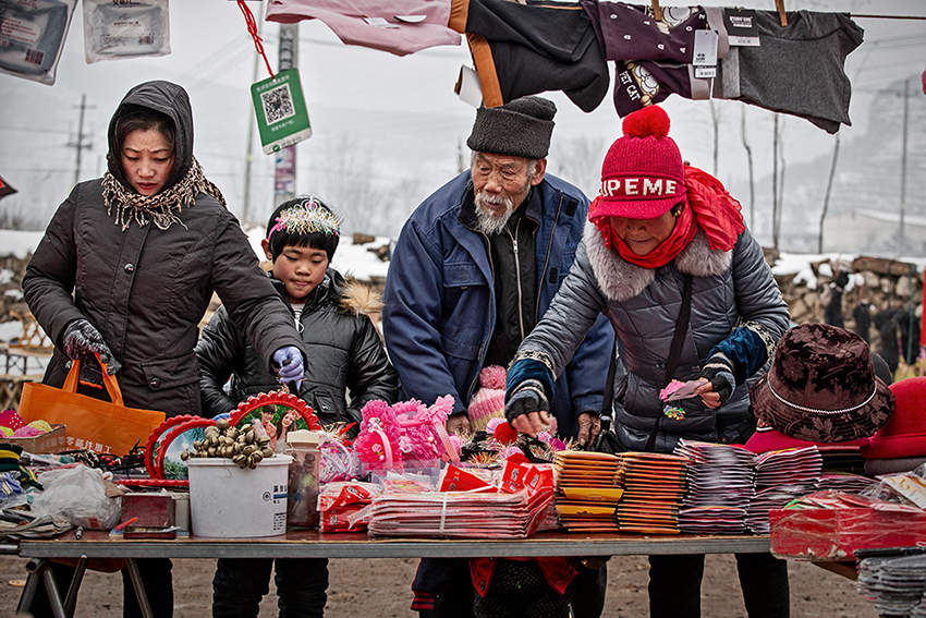 《乡村集市上的二维码》组照