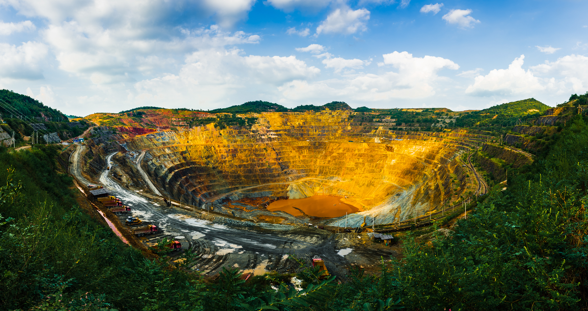 2016年9月拍摄于向山采矿场.