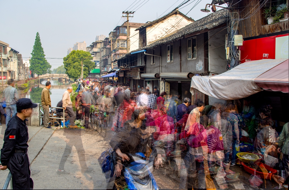 《繁荣的老街》拍摄于2018年4月拍摄地点宁波市镇海区骆驼镇,一条老街